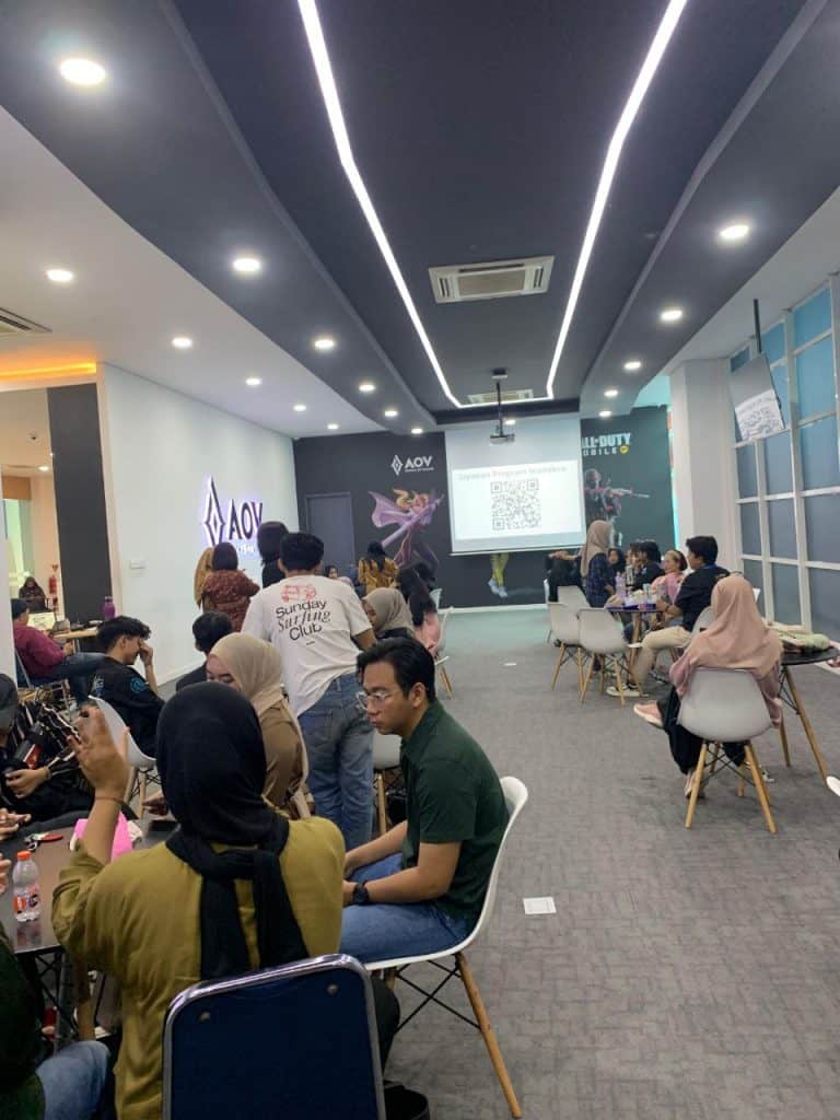 Suasana seminar atur keuangan bersama Bank Mandiri dan INAmikro yang dihadiri oleh mahasiswa WMK produsen emping melinjo Solo Koncone Ngemil